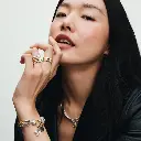 Q324_E_PDP_MODEL_STYLED_19_1x1_RGB.webp
